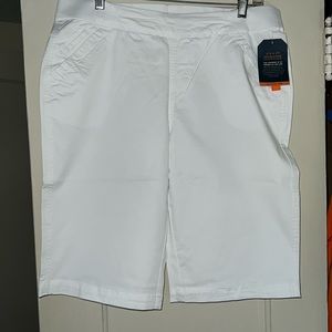 JAG NWT Gracie Bermuda Shorts White Size 16